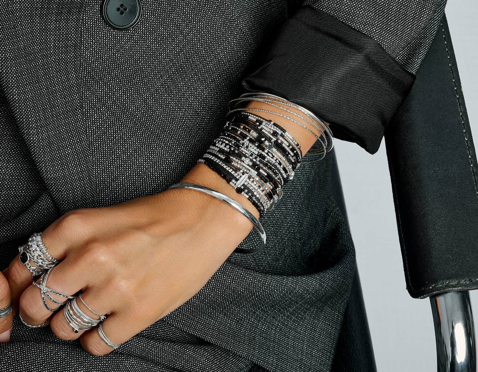 look-18-noir-bracelets-noel